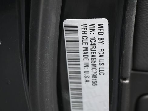 Used 2021 Jeep Grand Cherokee Laredo X image 15