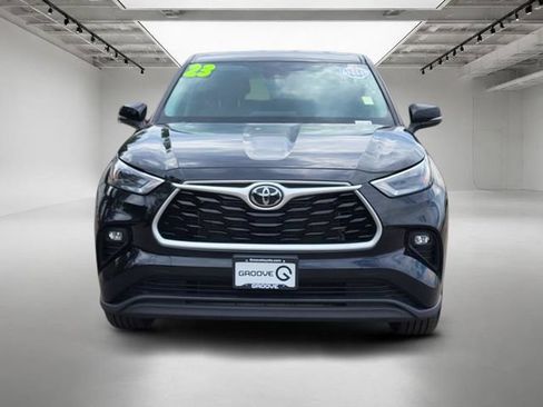 Used 2023 Toyota Highlander LE AWD/4WD image 9