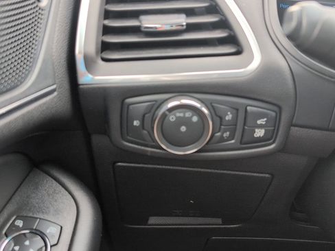 Used 2022 Ford Edge Titanium image 28