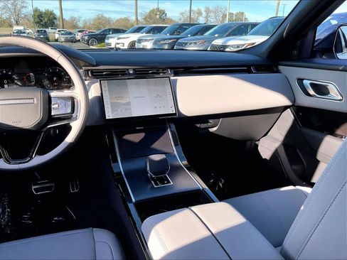 New 2026 Land Rover Range Rover Velar Dynamic SE image 9