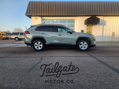 Used 2021 Toyota RAV4 XLE image 1