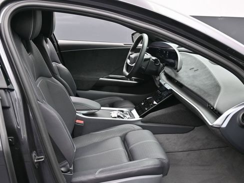 Used 2024 Lucid Air Grand Touring image 33