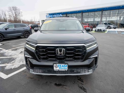 Used 2024 Honda Pilot Touring image 2