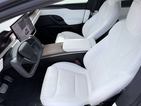 Used 2023 Tesla Model X image 33