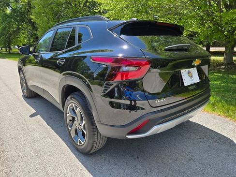 New 2026 Chevrolet Trax LT w/ Driver Confidence Package FWD image 3