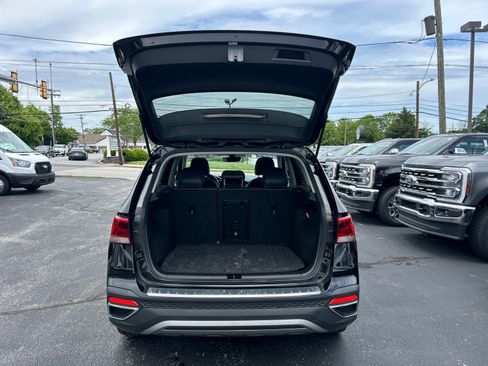 Used 2022 Volkswagen Taos SE w/ Panoramic Sunroof Package AWD/4WD image 15