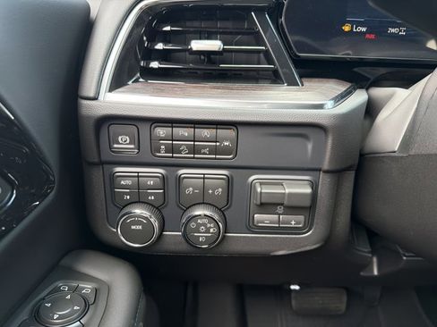 New 2026 Chevrolet Suburban LT w/ Comfort Package AWD/4WD image 14