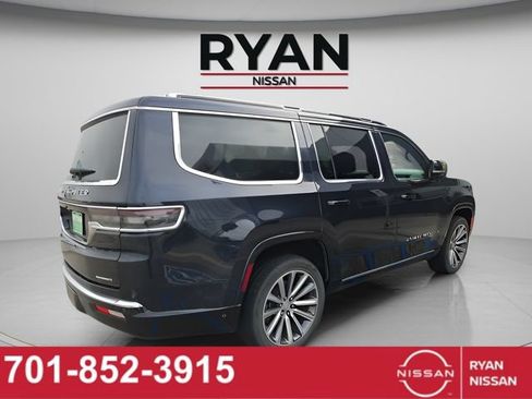 Used 2023 Jeep Grand Wagoneer Series II AWD/4WD image 3