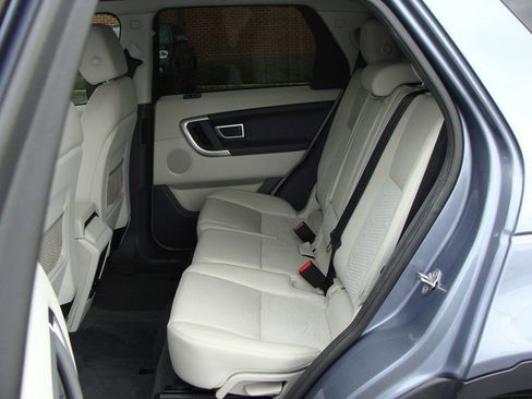 Used 2018 Land Rover Discovery Sport SE image 8