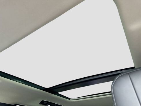 New 2025 Land Rover Range Rover Long Wheelbase SE image 14