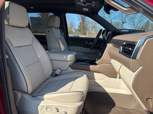 New 2026 GMC Yukon Denali w/ Sun & Power Step Package AWD/4WD image 15