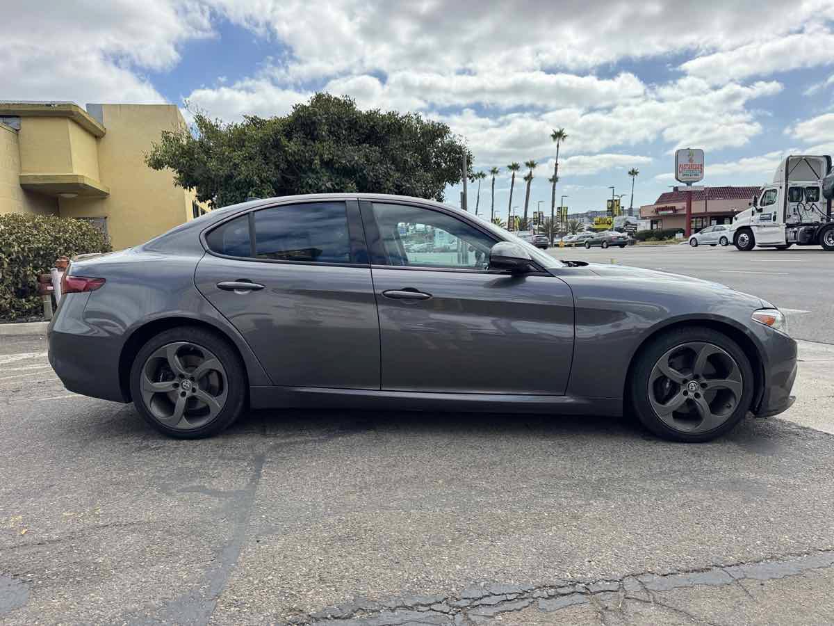 Used 2017 Alfa Romeo Giulia Ti w/ TI 18" Sport Package AWD/4WD image 6