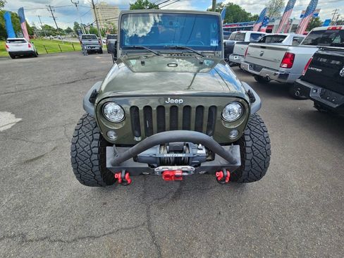 Used 2015 Jeep Wrangler Unlimited Rubicon w/ Connectivity Group AWD/4WD image 29