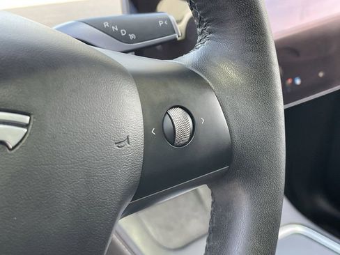 Used 2022 Tesla Model Y Performance AWD/4WD image 24