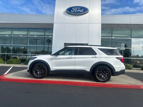 Used 2025 Ford Explorer ST AWD/4WD image 1