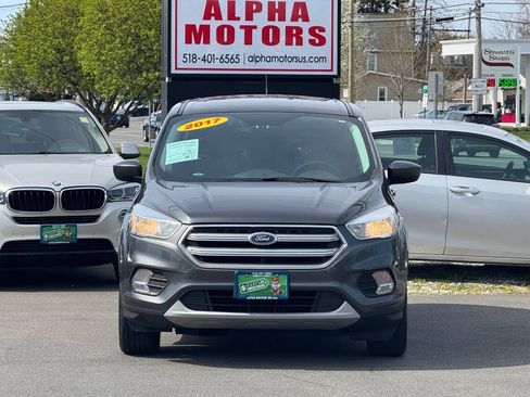 Used 2017 Ford Escape SE FWD image 2