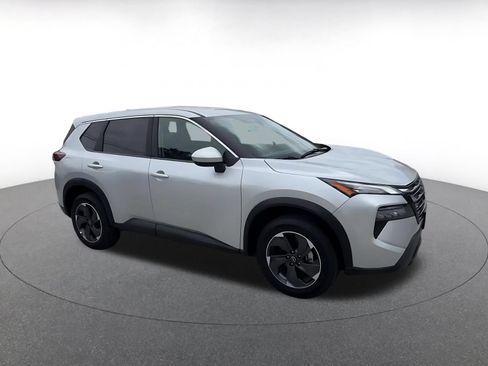 Used 2025 Nissan Rogue SV FWD image 2