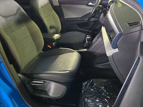 Certified 2022 Volkswagen Taos SE w/ Panoramic Sunroof Package image 16