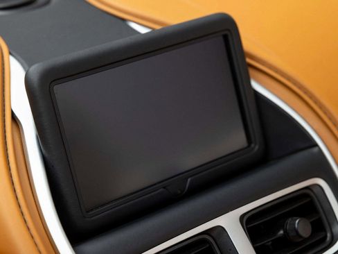 Used 2023 Aston Martin DB11 Volante image 34