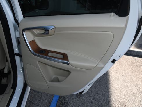 Used 2016 Volvo XC60 T6 image 21