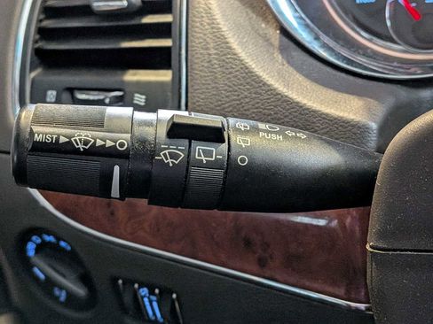 Used 2015 Chrysler Town & Country Touring image 24