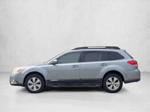 Used 2011 Subaru Outback 3.6R Limited AWD/4WD image 8
