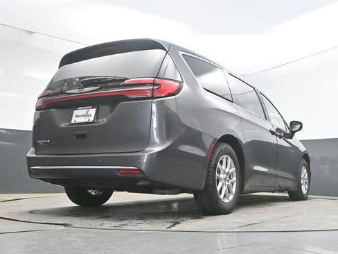 Used 2023 Chrysler Pacifica Touring-L FWD image 40