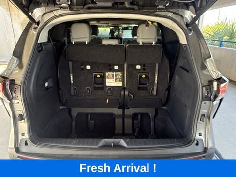 Used 2026 Toyota Sienna XLE FWD image 5