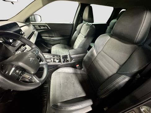 Used 2023 Mitsubishi Outlander SE image 22