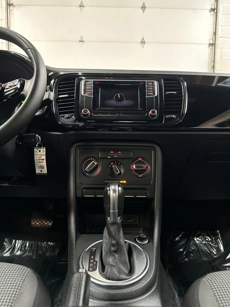 Used 2019 Volkswagen Beetle 2.0T S FWD image 24