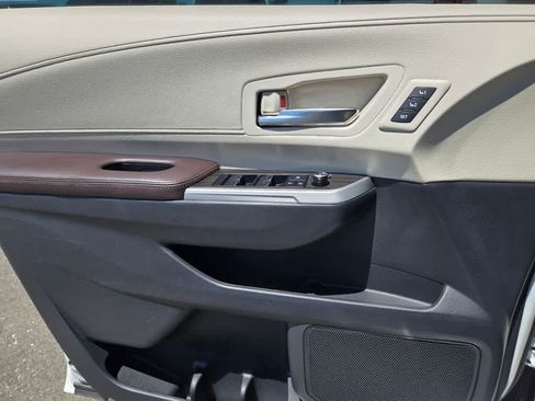Used 2021 Toyota Sienna Platinum FWD image 19