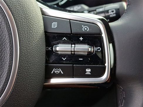 Certified 2023 Kia Carnival SX image 20