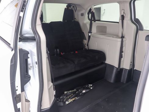 Used 2014 Dodge Grand Caravan SXT w/ Rear Park Assist Package FWD image 14