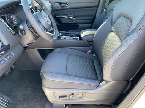 New 2025 Nissan Pathfinder SV w/ Black Appearance Package image 10