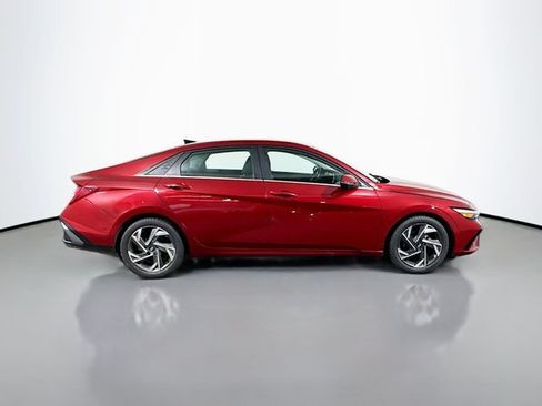 Used 2024 Hyundai Elantra Limited FWD image 7