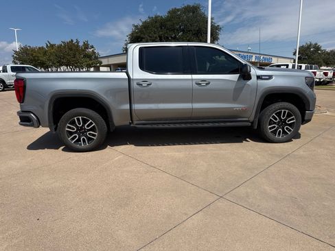 Used 2025 GMC Sierra 1500 AT4 w/ AT4 Premium Package AWD/4WD image 8