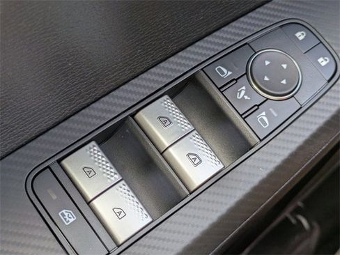 New 2025 Mitsubishi Outlander SE image 24