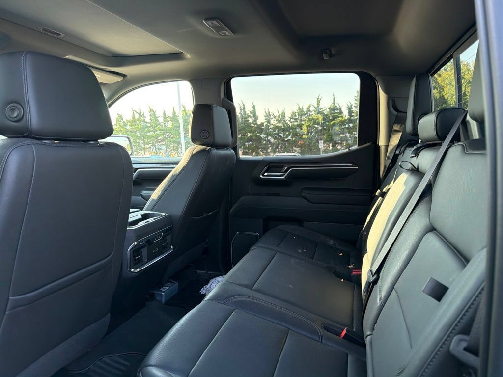 Used 2022 Chevrolet Silverado 1500 LTZ w/ LTZ Premium Package AWD/4WD image 9