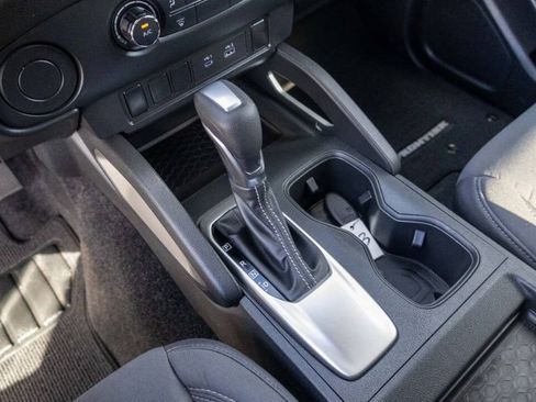 Used 2024 Nissan Frontier SV w/ Graphics Package image 43