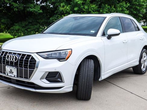 Used 2020 Audi Q3 2.0T Premium w/ Convenience Package AWD/4WD image 3