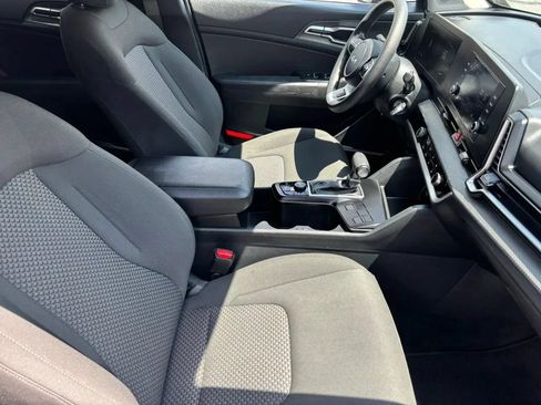 Used 2024 Kia Sportage LX FWD image 17