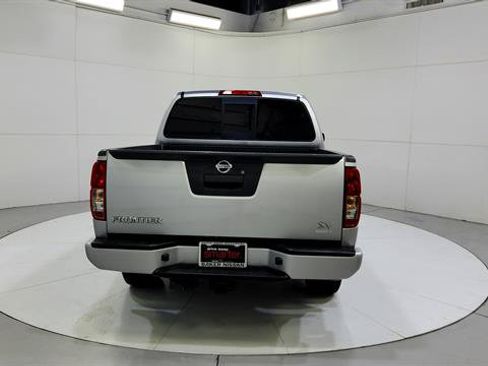 Used 2014 Nissan Frontier SV RWD image 7
