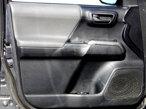 Used 2020 Toyota Tacoma SR5 w/ Technology Package image 21