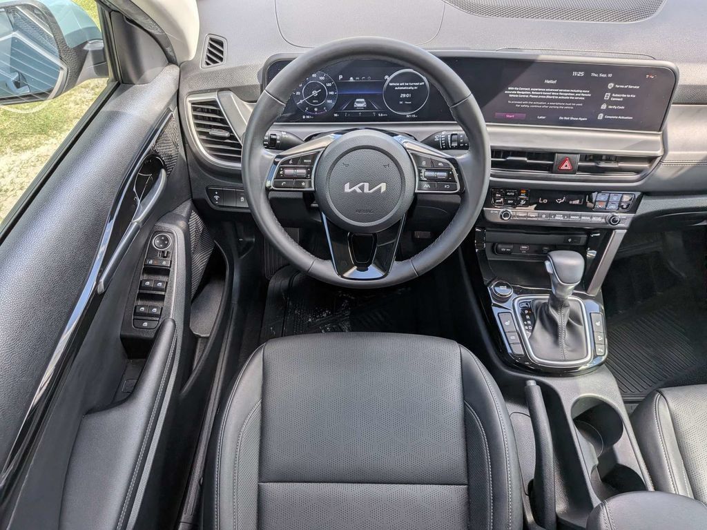 Used 2025 Kia Seltos EX FWD image 14