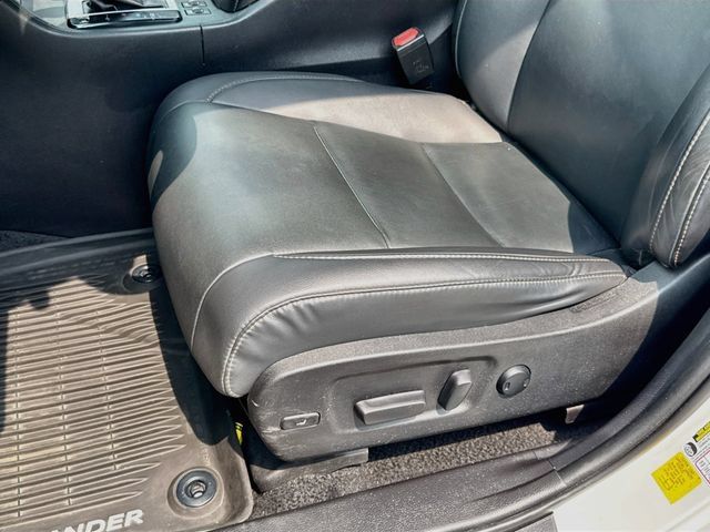 Used 2019 Toyota Highlander XLE AWD/4WD image 27