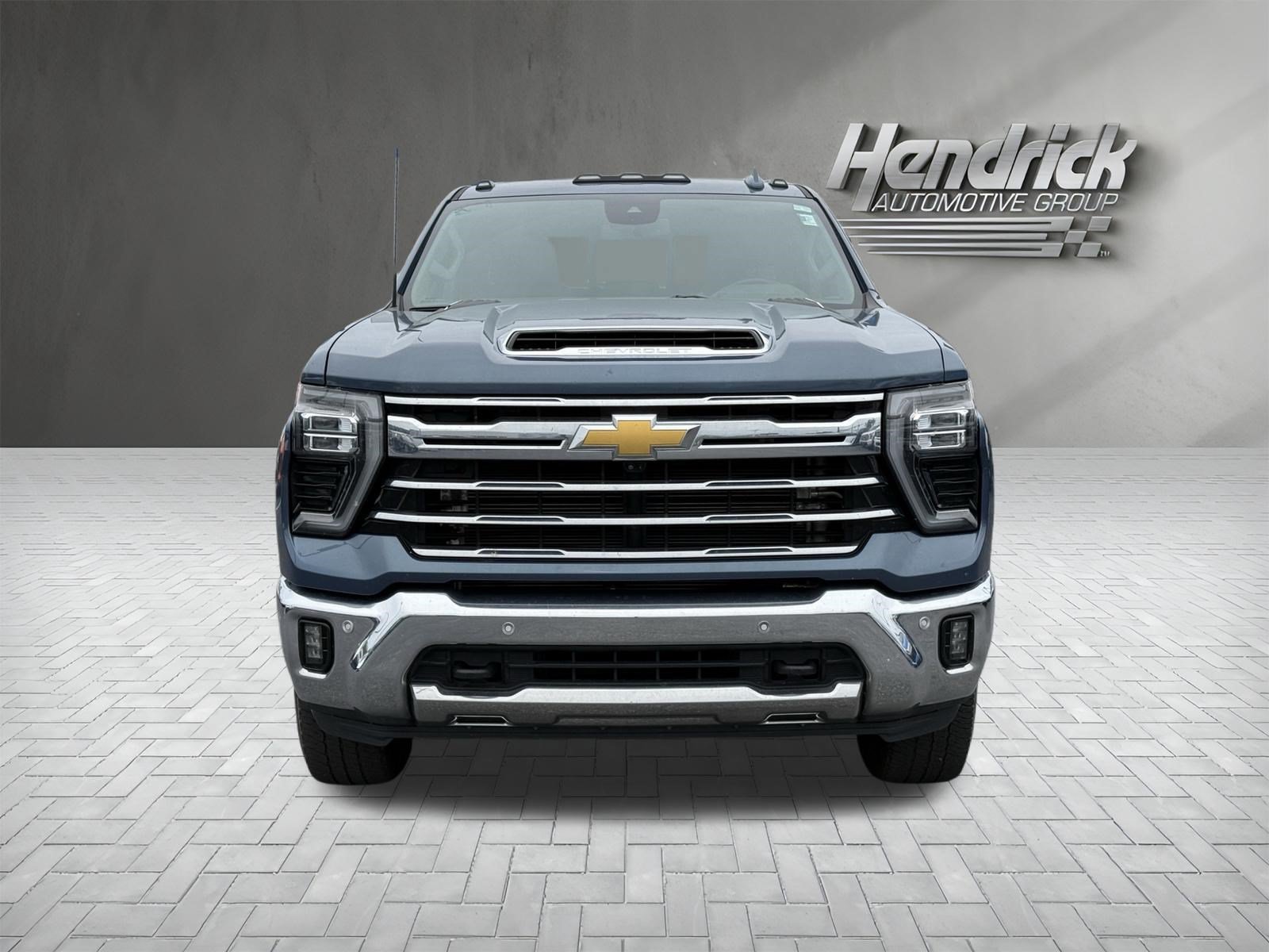 Used 2025 Chevrolet Silverado 2500 LTZ w/ LTZ Convenience Package AWD/4WD image 3