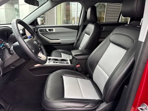 Used 2024 Ford Explorer XLT w/ Equipment Group 202A AWD/4WD image 12