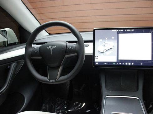 Used 2023 Tesla Model Y Long Range image 20