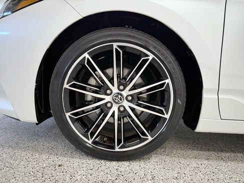 Used 2019 Toyota Avalon XSE image 9