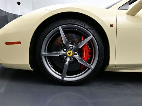 Used 2017 Ferrari 488 Spider image 6
